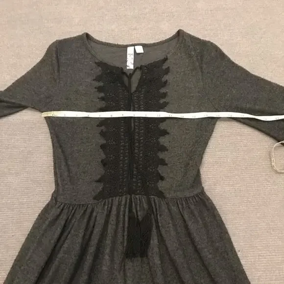 Francesca’s Alya boho long sleeve dress with tassel and crochet lace trim - Picture 4 of 9